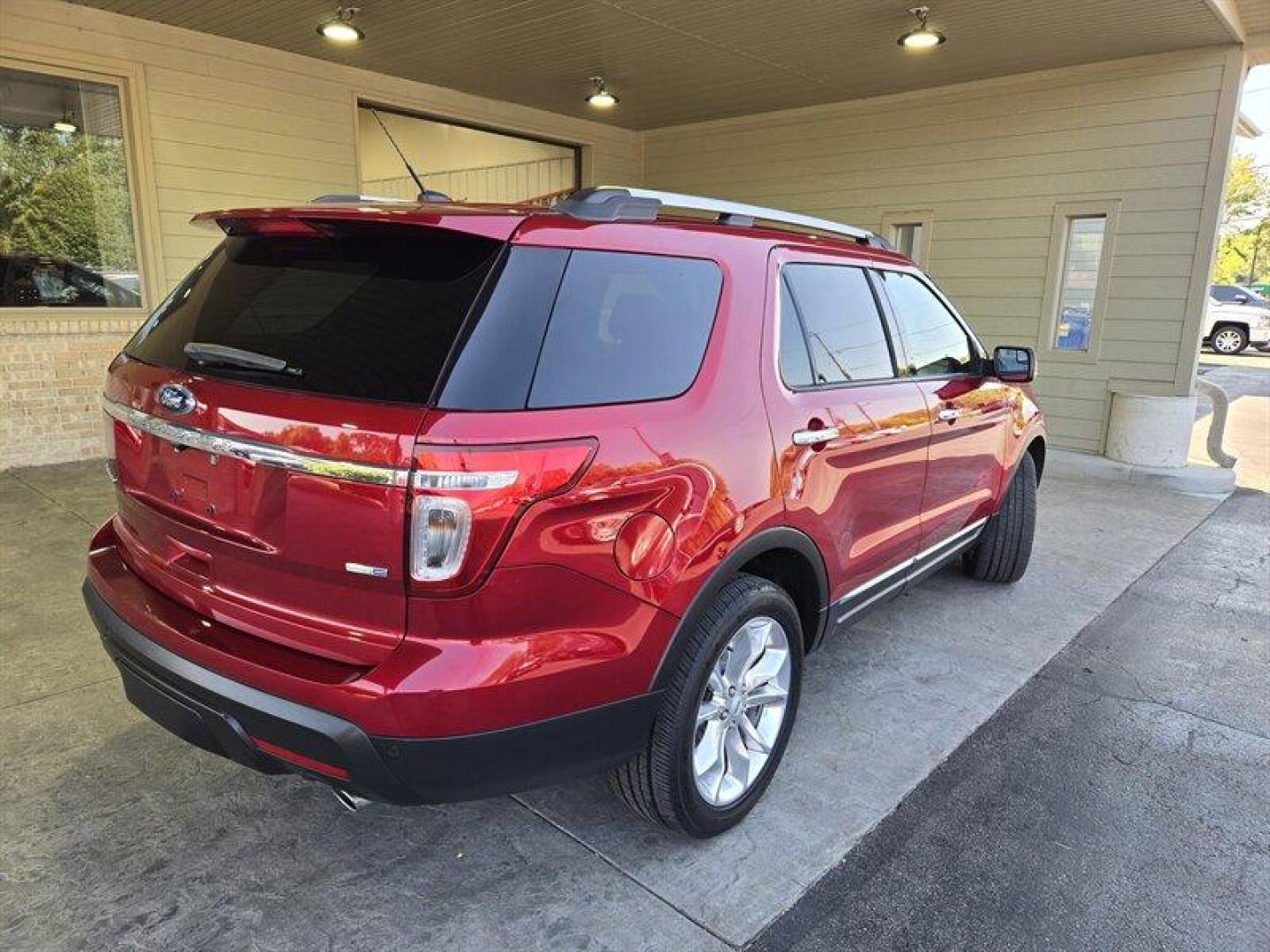 2015 Caribou Metallic Ford Explorer Limited (1FM5K8F83FG) with an 3.5L V6 290hp 255ft. lbs. engine, Automatic transmission, located at 25355 Eames Street, Channahon, IL, 60410, (815) 467-1807, 41.429108, -88.228432 - Introducing the 2015 Ford Explorer Limited, a vehicle that's sure to turn heads! This stunning SUV is powered by a robust 3.5L V6 engine that delivers an impressive 290 horsepower and 255 ft-lbs of torque. You'll love the smooth ride and responsive handling that this SUV provides, whether you're cru - Photo#5