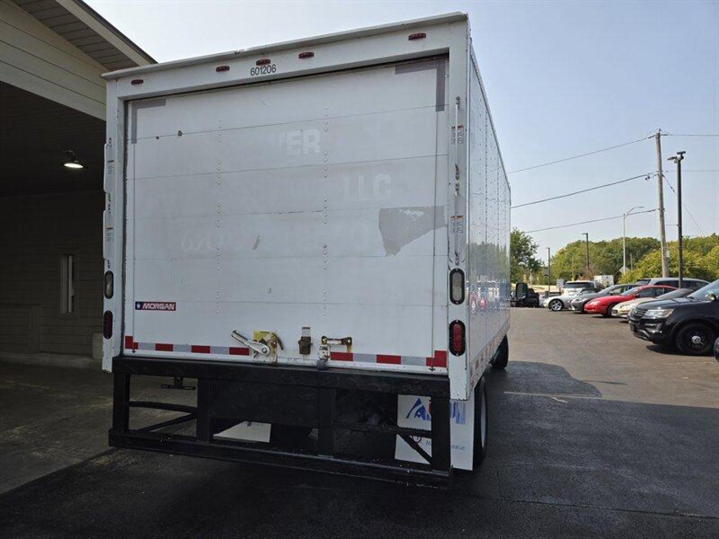 2016 White Ford F-550 XL DRW (1FDUF5GY9GE) with an 6.8 engine, Automatic transmission, located at 25355 Eames Street, Channahon, IL, 60410, (815) 467-1807, 41.429108, -88.228432 - Photo#4