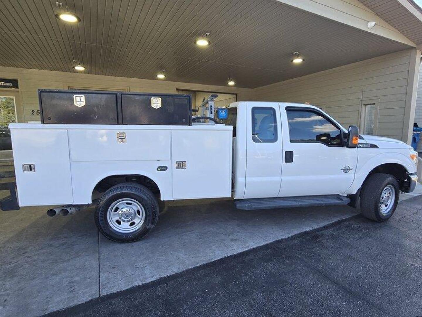 2014 White Ford F-350 (1FD8X3FTXEE) , Automatic transmission, located at 25355 Eames Street, Channahon, IL, 60410, (815) 467-1807, 41.429108, -88.228432 - *** FULLY SERVICED, 9 FOOT READING UTILITY BODY WITH A DIESEL TANK IN BACK. *** We are pleased to present to you a 2014 Ford F-350 with a pristine white exterior and a comfortable gray interior. This vehicle is in excellent overall condition and is sure to impress drivers who are looking for a reli - Photo#2