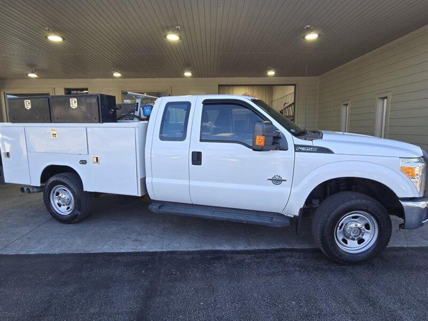 2014 White Ford F-350 XLT (1FD8X3FTXEE) with an 6.7 engine, Automatic transmission, located at 25355 Eames Street, Channahon, IL, 60410, (815) 467-1807, 41.429108, -88.228432 - *** FULLY SERVICED, 9 FOOT READING UTILITY BODY WITH A DIESEL TANK IN BACK. *** We are pleased to present to you a 2014 Ford F-350 with a pristine white exterior and a comfortable gray interior. This vehicle is in excellent overall condition and is sure to impress drivers who are looking for a reli - Photo#1