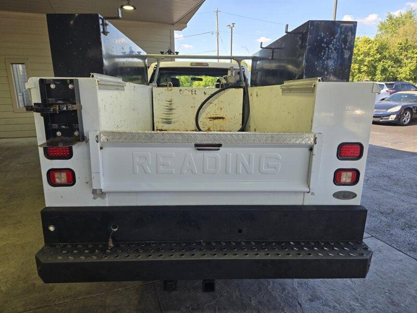 2014 White Ford F-350 XLT (1FD8X3FTXEE) with an 6.7 engine, Automatic transmission, located at 25355 Eames Street, Channahon, IL, 60410, (815) 467-1807, 41.429108, -88.228432 - *** FULLY SERVICED, 9 FOOT READING UTILITY BODY WITH A DIESEL TANK IN BACK. *** We are pleased to present to you a 2014 Ford F-350 with a pristine white exterior and a comfortable gray interior. This vehicle is in excellent overall condition and is sure to impress drivers who are looking for a reli - Photo#4