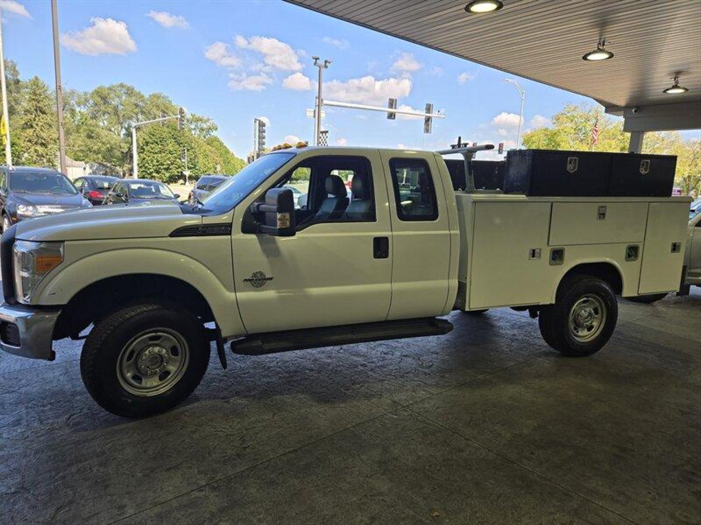 2014 White Ford F-350 XLT (1FD8X3FTXEE) with an 6.7 engine, Automatic transmission, located at 25355 Eames Street, Channahon, IL, 60410, (815) 467-1807, 41.429108, -88.228432 - *** FULLY SERVICED, 9 FOOT READING UTILITY BODY WITH A DIESEL TANK IN BACK. *** We are pleased to present to you a 2014 Ford F-350 with a pristine white exterior and a comfortable gray interior. This vehicle is in excellent overall condition and is sure to impress drivers who are looking for a reli - Photo#8