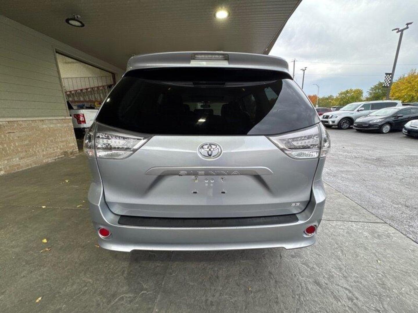 2013 Predawn Gray Mica Toyota Sienna SE 8 Passenger (5TDXK3DC9DS) with an 3.5L V6 266hp 245ft. lbs. engine, Automatic transmission, located at 25355 Eames Street, Channahon, IL, 60410, (815) 467-1807, 41.429108, -88.228432 - Photo#5