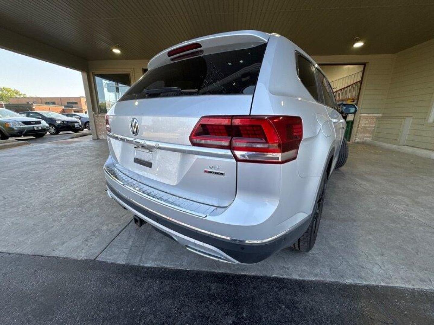 2018 Reflex Silver Metallic Volkswagen Atlas SEL Premium 4Motion (1V2NR2CA0JC) with an 3.6L V6 276hp 266ft. lbs. engine, TipTronic transmission, located at 25355 Eames Street, Channahon, IL, 60410, (815) 467-1807, 41.429108, -88.228432 - Looking for a sleek and powerful ride that will turn heads on the road? Look no further than the 2018 Volkswagen Atlas V6 SEL Premium 4Motion. This baby is powered by a 3.6L V6 engine that delivers a whopping 276 horsepower and 266 ft. lbs. of torque. That means you'll be able to smoke the competiti - Photo#4