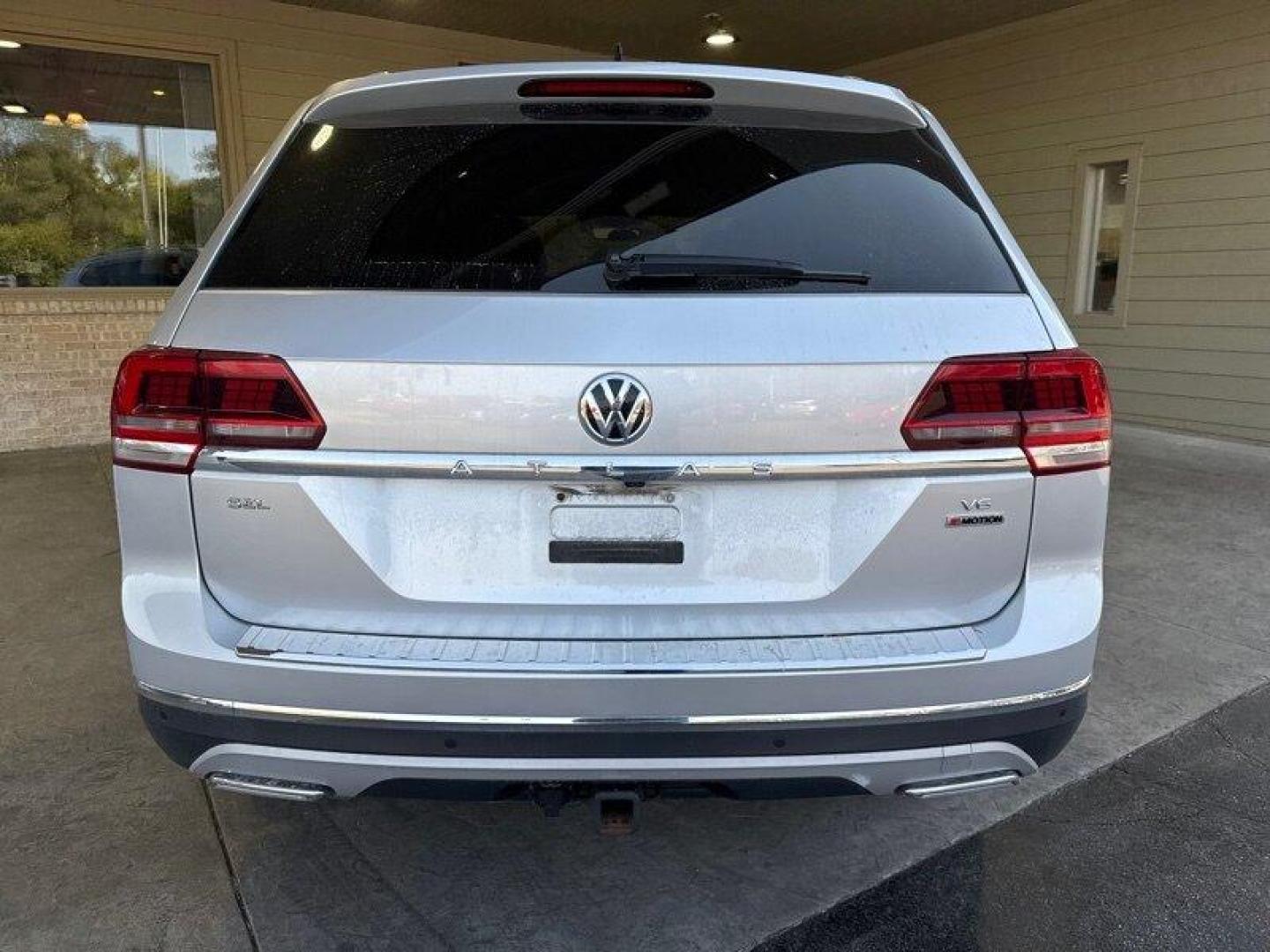 2018 Reflex Silver Metallic Volkswagen Atlas SEL Premium 4Motion (1V2NR2CA0JC) with an 3.6L V6 276hp 266ft. lbs. engine, TipTronic transmission, located at 25355 Eames Street, Channahon, IL, 60410, (815) 467-1807, 41.429108, -88.228432 - Looking for a sleek and powerful ride that will turn heads on the road? Look no further than the 2018 Volkswagen Atlas V6 SEL Premium 4Motion. This baby is powered by a 3.6L V6 engine that delivers a whopping 276 horsepower and 266 ft. lbs. of torque. That means you'll be able to smoke the competiti - Photo#5