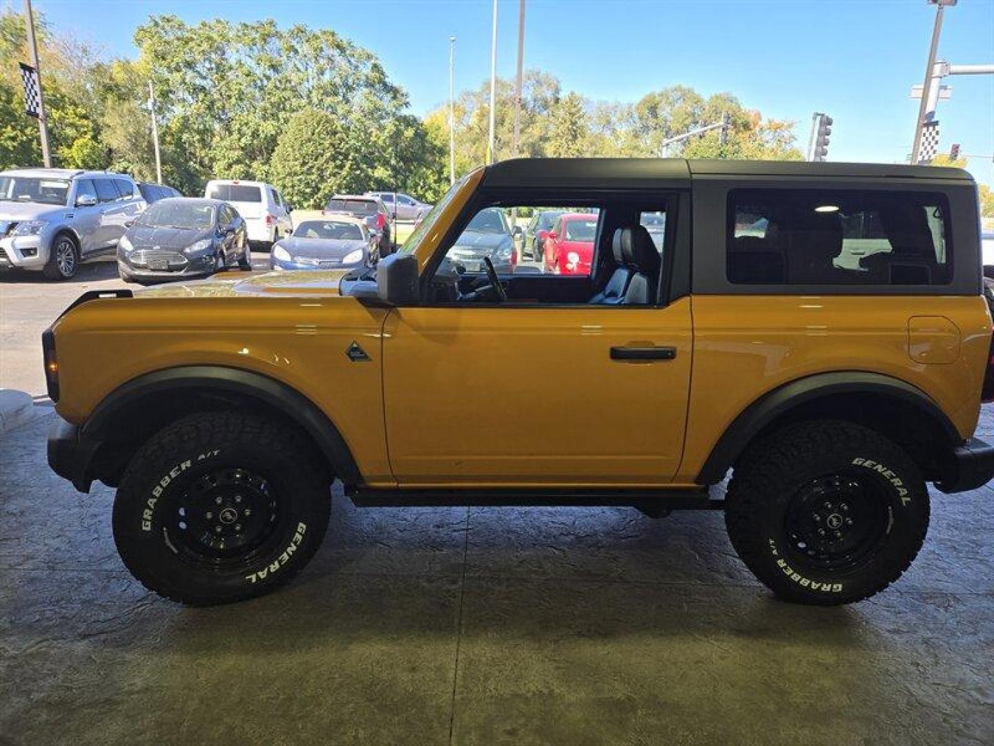 2022 Cyber Orange Metallic Tri-Coat Ford Bronco Black Diamond (1FMDE5AP2NL) with an EcoBoost 2.7L Twin Turbo V6 315hp 410ft. lbs. engine, Automatic transmission, located at 25355 Eames Street, Channahon, IL, 60410, (815) 467-1807, 41.429108, -88.228432 - Looking for a ride that's as badass as it is beautiful? Look no further than the 2022 Ford Bronco Black Diamond. This baby is powered by an EcoBoost 2.7L Twin Turbo V6 engine that packs a punch with 315 horsepower and 410ft. lbs. of torque. But what really sets this bad boy apart? Let's talk about - Photo#5