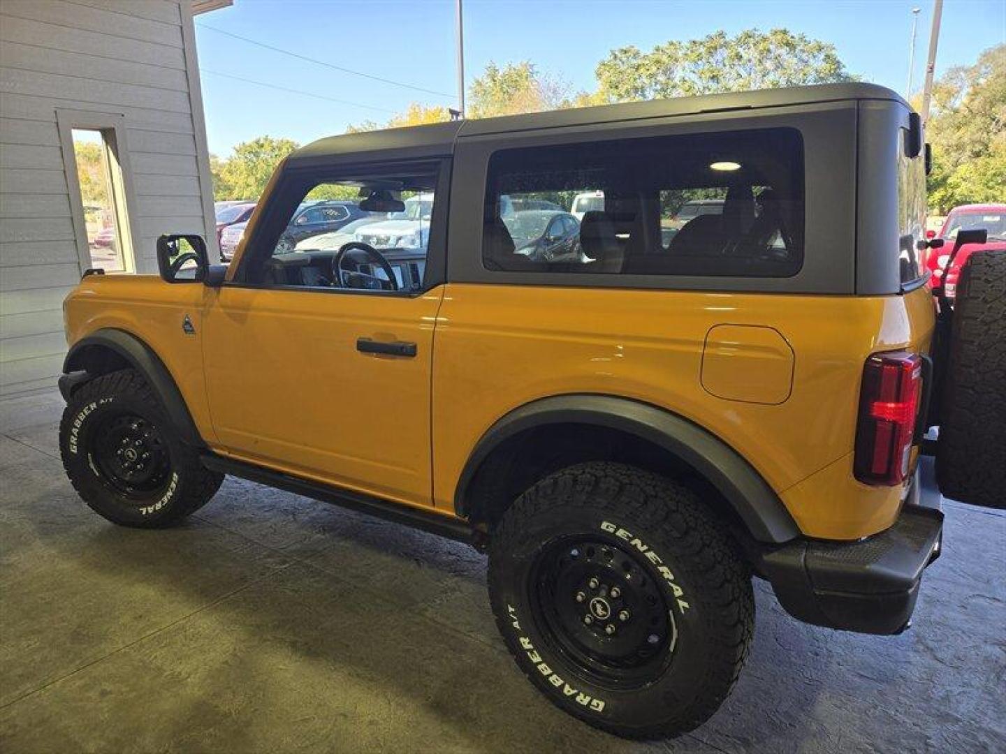 2022 Cyber Orange Metallic Tri-Coat Ford Bronco Black Diamond (1FMDE5AP2NL) with an EcoBoost 2.7L Twin Turbo V6 315hp 410ft. lbs. engine, Automatic transmission, located at 25355 Eames Street, Channahon, IL, 60410, (815) 467-1807, 41.429108, -88.228432 - Looking for a ride that's as badass as it is beautiful? Look no further than the 2022 Ford Bronco Black Diamond. This baby is powered by an EcoBoost 2.7L Twin Turbo V6 engine that packs a punch with 315 horsepower and 410ft. lbs. of torque. But what really sets this bad boy apart? Let's talk about - Photo#4