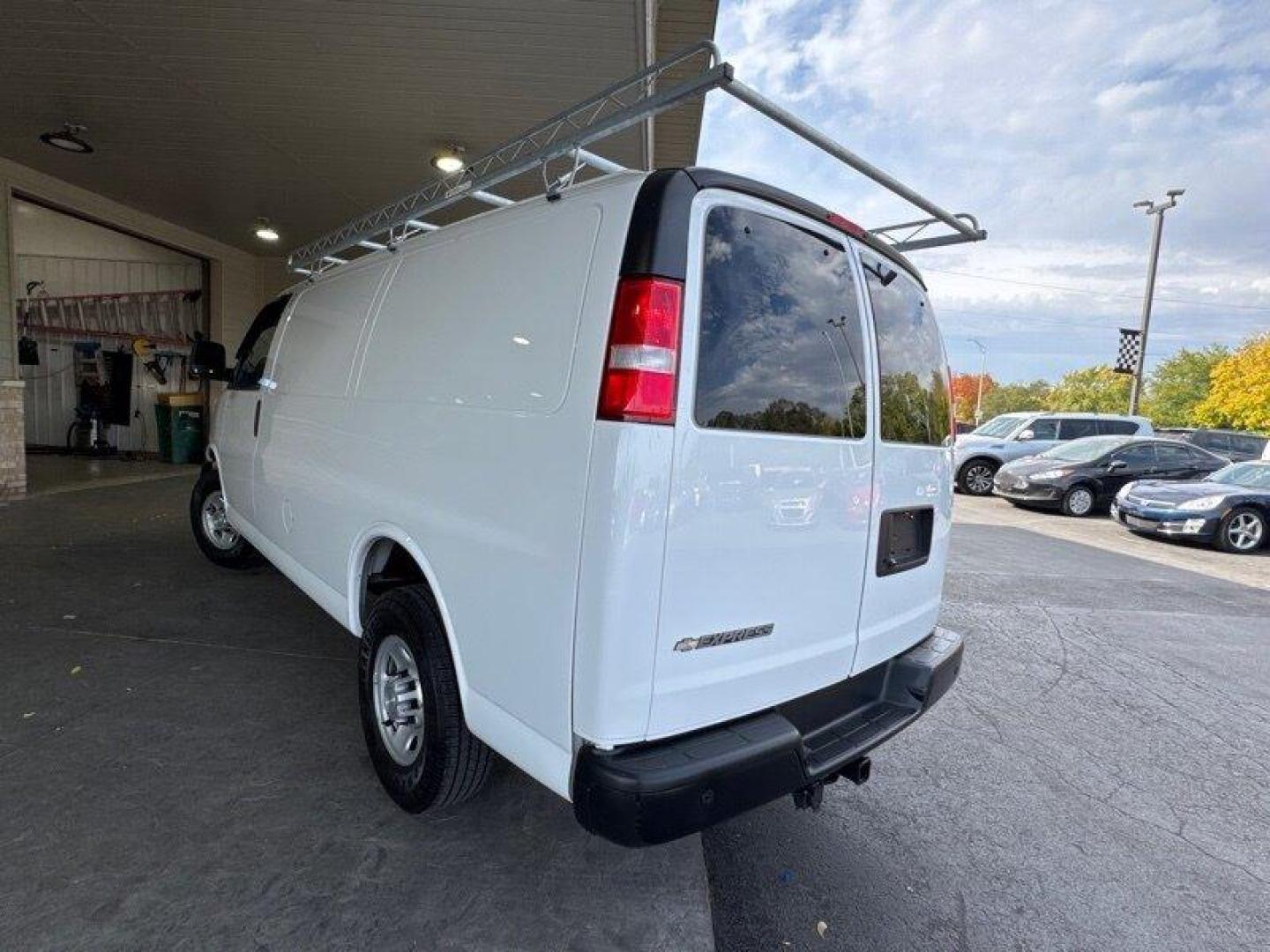 2019 Summit White Chevrolet Express Work Van Cargo (1GCWGAFG6K1) with an Vortec 6.0L Flex Fuel V8 341hp 373ft. lbs. engine, Automatic transmission, located at 25355 Eames Street, Channahon, IL, 60410, (815) 467-1807, 41.429108, -88.228432 - The 2019 Chevrolet Express 2500 is a remarkable full-size cargo van that is designed to provide you with an unparalleled driving experience. Powered by a Vortec 6.0L Flex Fuel V8 engine that delivers an impressive 341 horsepower and 373 ft-lbs of torque, the Express 2500 is an ideal choice for those - Photo#5