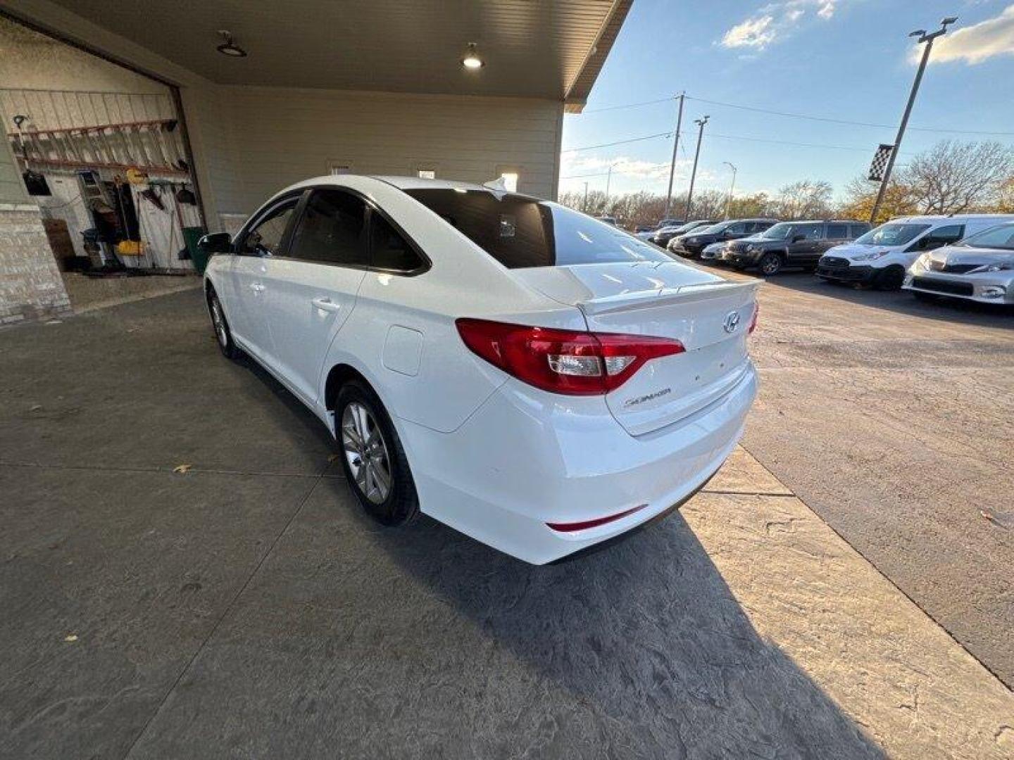 2015 Quartz White Pearl Hyundai SONATA SE (5NPE24AF1FH) with an 2.4L I4 185hp 178ft. lbs. engine, Automatic transmission, located at 25355 Eames Street, Channahon, IL, 60410, (815) 467-1807, 41.429108, -88.228432 - The 2015 Hyundai Sonata SE is a reliable and efficient vehicle powered by a 2.4L I4 engine with an output of 185hp and 178ft. lbs. of torque. This midsize sedan is ideal for daily commutes and long road trips, delivering a smooth and comfortable driving experience. The Sonata SE comes with a range - Photo#5