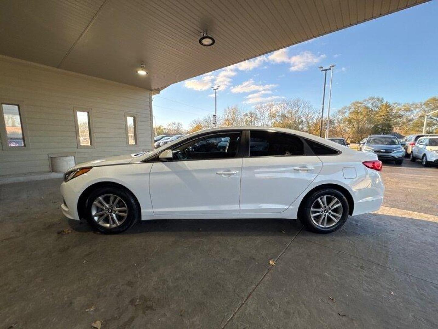 2015 Quartz White Pearl Hyundai SONATA SE (5NPE24AF1FH) with an 2.4L I4 185hp 178ft. lbs. engine, Automatic transmission, located at 25355 Eames Street, Channahon, IL, 60410, (815) 467-1807, 41.429108, -88.228432 - The 2015 Hyundai Sonata SE is a reliable and efficient vehicle powered by a 2.4L I4 engine with an output of 185hp and 178ft. lbs. of torque. This midsize sedan is ideal for daily commutes and long road trips, delivering a smooth and comfortable driving experience. The Sonata SE comes with a range - Photo#6