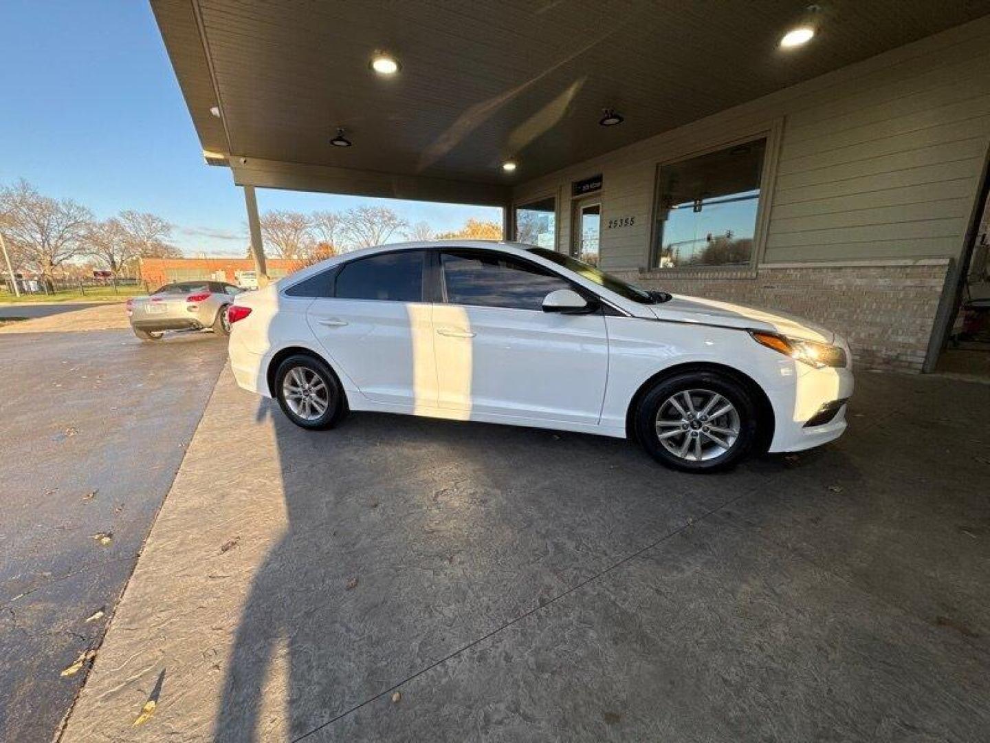 2015 Quartz White Pearl Hyundai SONATA SE (5NPE24AF1FH) with an 2.4L I4 185hp 178ft. lbs. engine, Automatic transmission, located at 25355 Eames Street, Channahon, IL, 60410, (815) 467-1807, 41.429108, -88.228432 - The 2015 Hyundai Sonata SE is a reliable and efficient vehicle powered by a 2.4L I4 engine with an output of 185hp and 178ft. lbs. of torque. This midsize sedan is ideal for daily commutes and long road trips, delivering a smooth and comfortable driving experience. The Sonata SE comes with a range - Photo#1