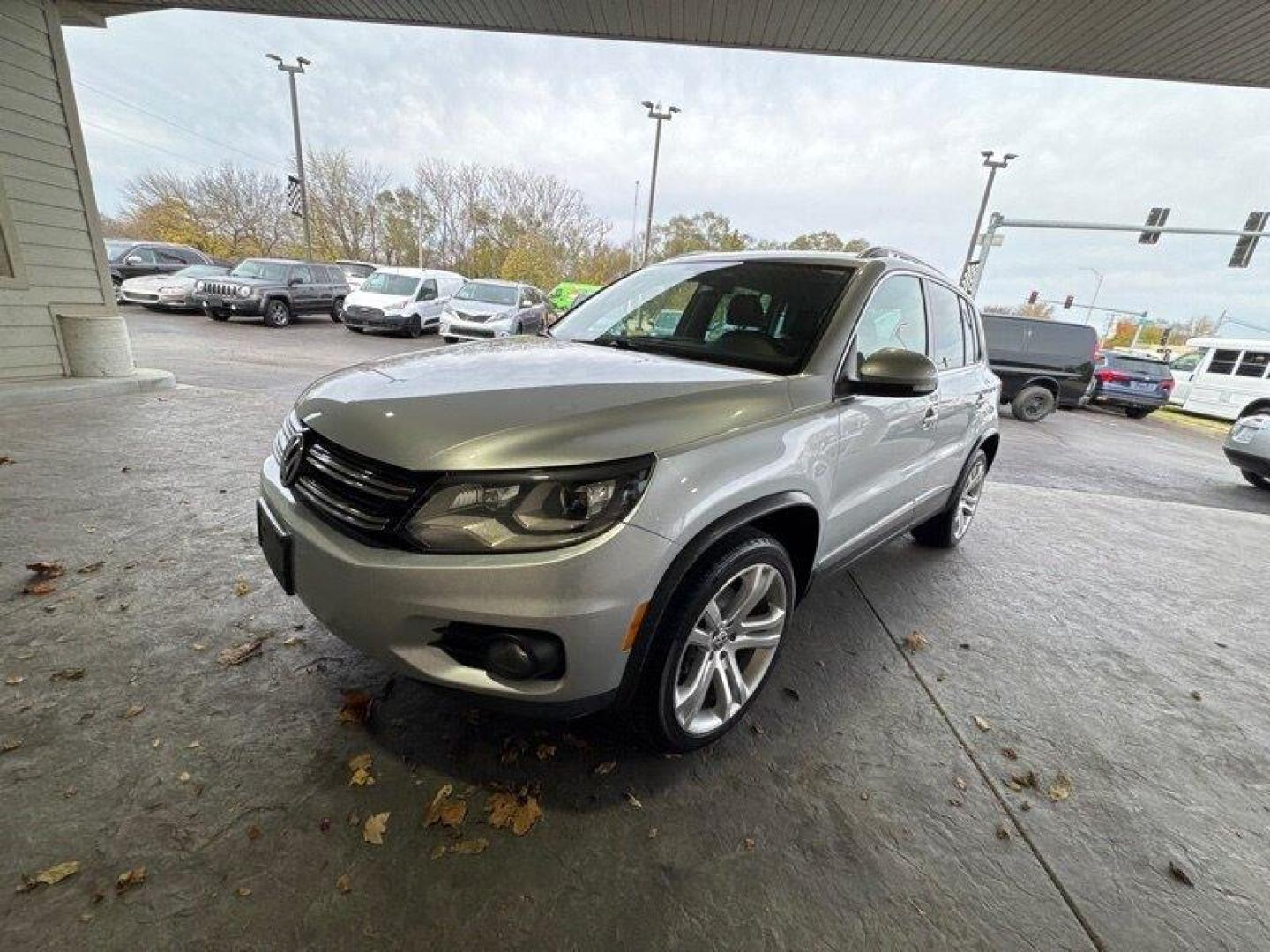 2013 Reflex Silver Metallic Volkswagen Tiguan SEL 4Motion (WVGBV7AX9DW) with an 2.0L Turbo I4 200hp 207ft. lbs. engine, TipTronic transmission, located at 25355 Eames Street, Channahon, IL, 60410, (815) 467-1807, 41.429108, -88.228432 - Photo#8