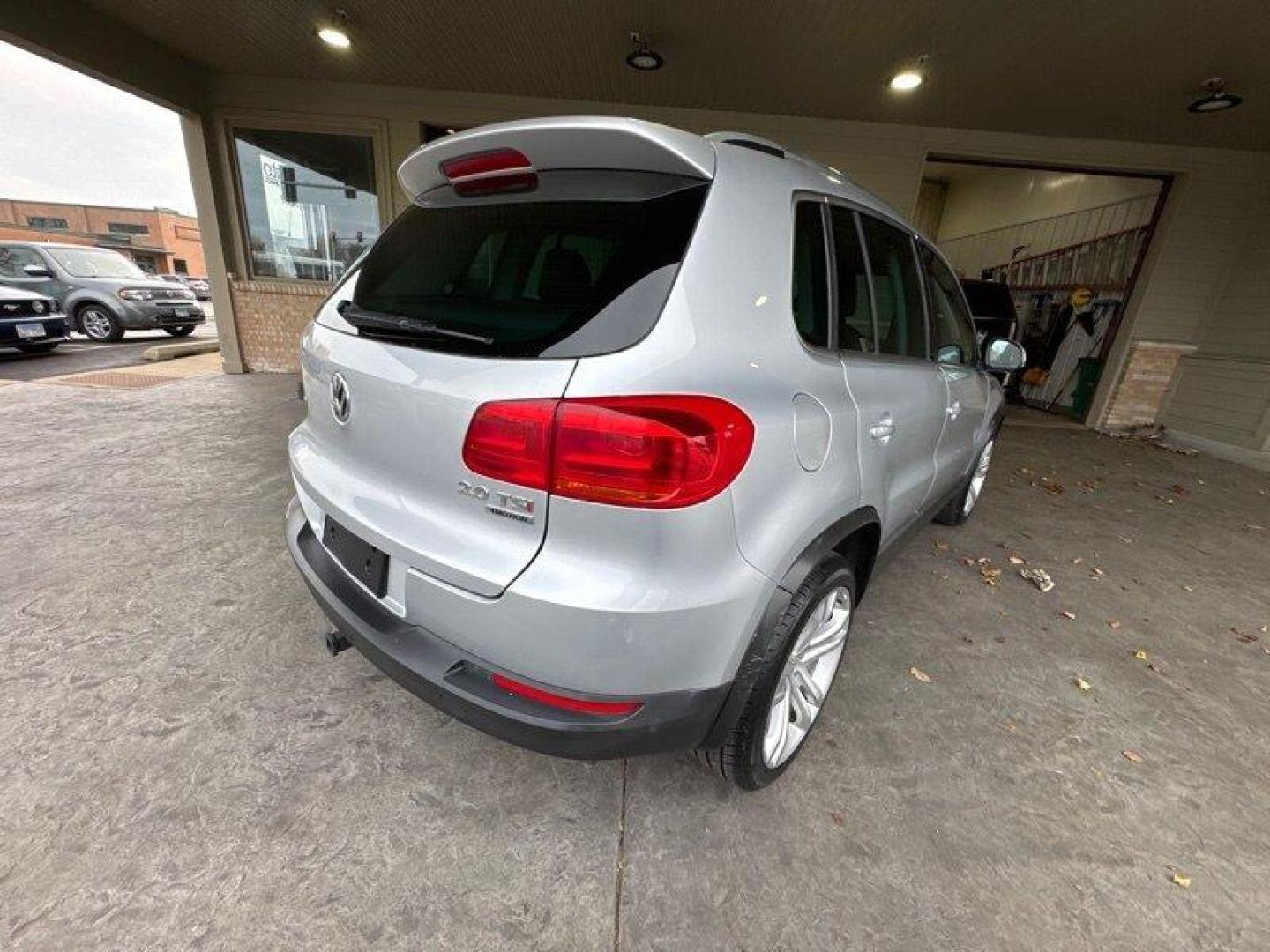 2013 Reflex Silver Metallic Volkswagen Tiguan SEL 4Motion (WVGBV7AX9DW) with an 2.0L Turbo I4 200hp 207ft. lbs. engine, TipTronic transmission, located at 25355 Eames Street, Channahon, IL, 60410, (815) 467-1807, 41.429108, -88.228432 - Photo#4