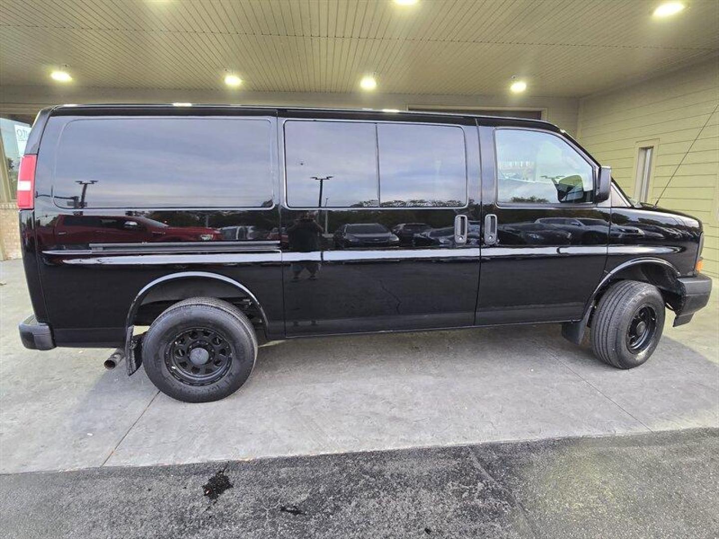 2017 Onyx Black GMC Savana Work Van (1GTW7AFG3H1) with an Vortec 6.0L Flex Fuel V8 342hp 373ft. lbs. engine, Automatic transmission, located at 25355 Eames Street, Channahon, IL, 60410, (815) 467-1807, 41.429108, -88.228432 - Photo#2