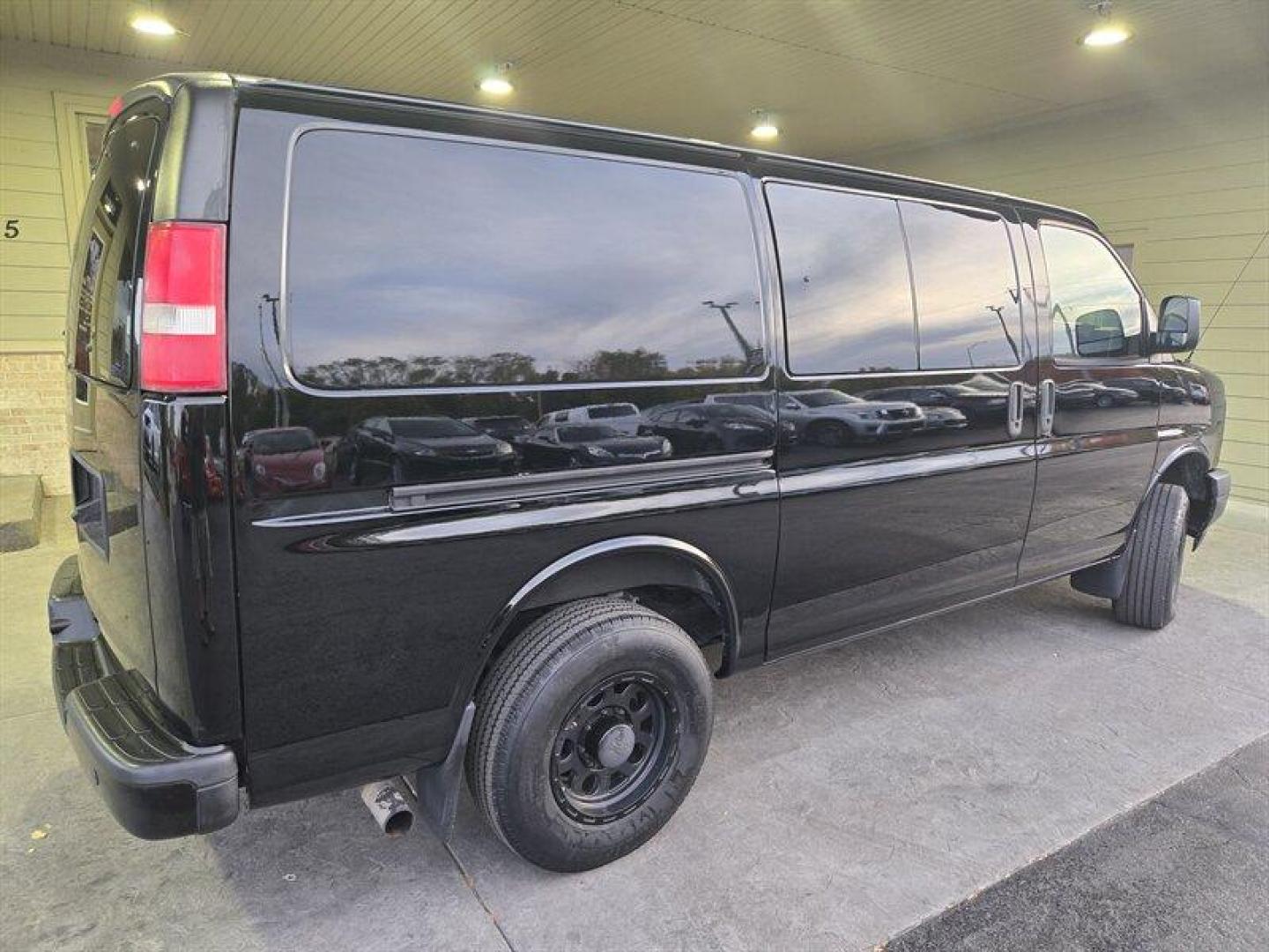 2017 Onyx Black GMC Savana Work Van (1GTW7AFG3H1) with an Vortec 6.0L Flex Fuel V8 342hp 373ft. lbs. engine, Automatic transmission, located at 25355 Eames Street, Channahon, IL, 60410, (815) 467-1807, 41.429108, -88.228432 - Photo#3