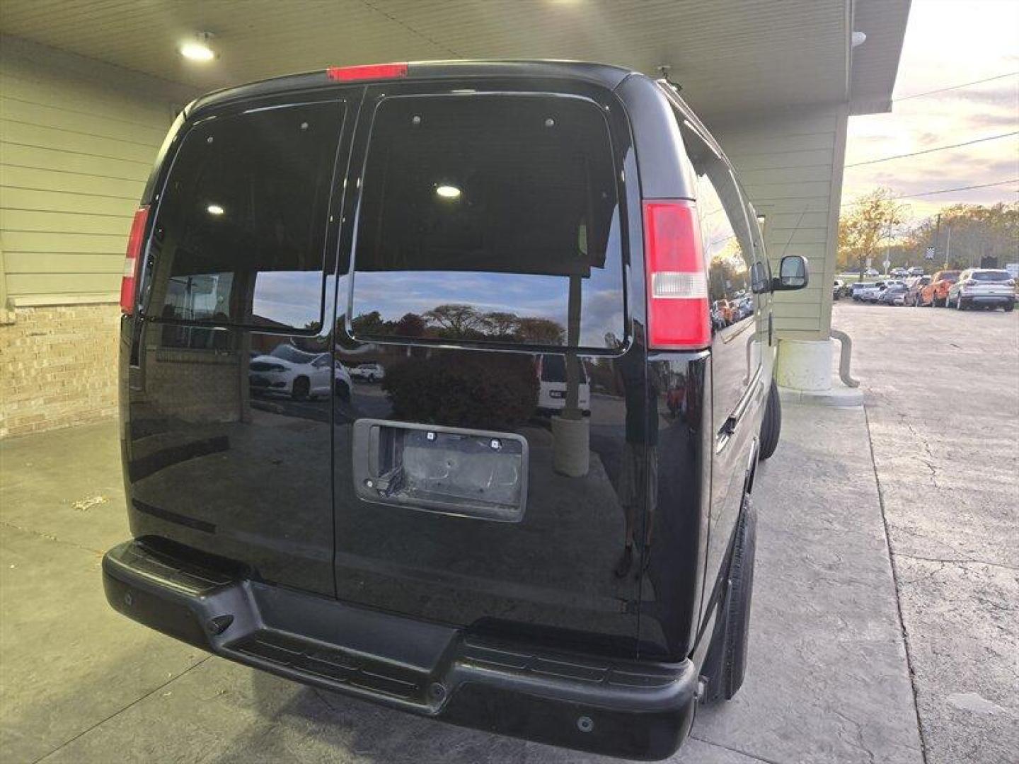 2017 Onyx Black GMC Savana Work Van (1GTW7AFG3H1) with an Vortec 6.0L Flex Fuel V8 342hp 373ft. lbs. engine, Automatic transmission, located at 25355 Eames Street, Channahon, IL, 60410, (815) 467-1807, 41.429108, -88.228432 - Photo#4