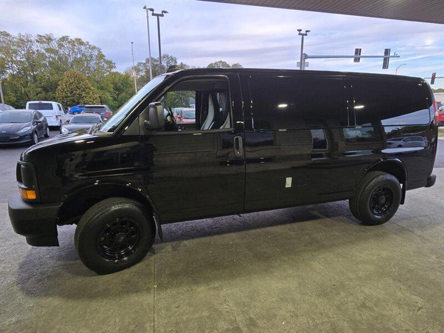 2017 Onyx Black GMC Savana Work Van (1GTW7AFG3H1) with an Vortec 6.0L Flex Fuel V8 342hp 373ft. lbs. engine, Automatic transmission, located at 25355 Eames Street, Channahon, IL, 60410, (815) 467-1807, 41.429108, -88.228432 - Photo#8