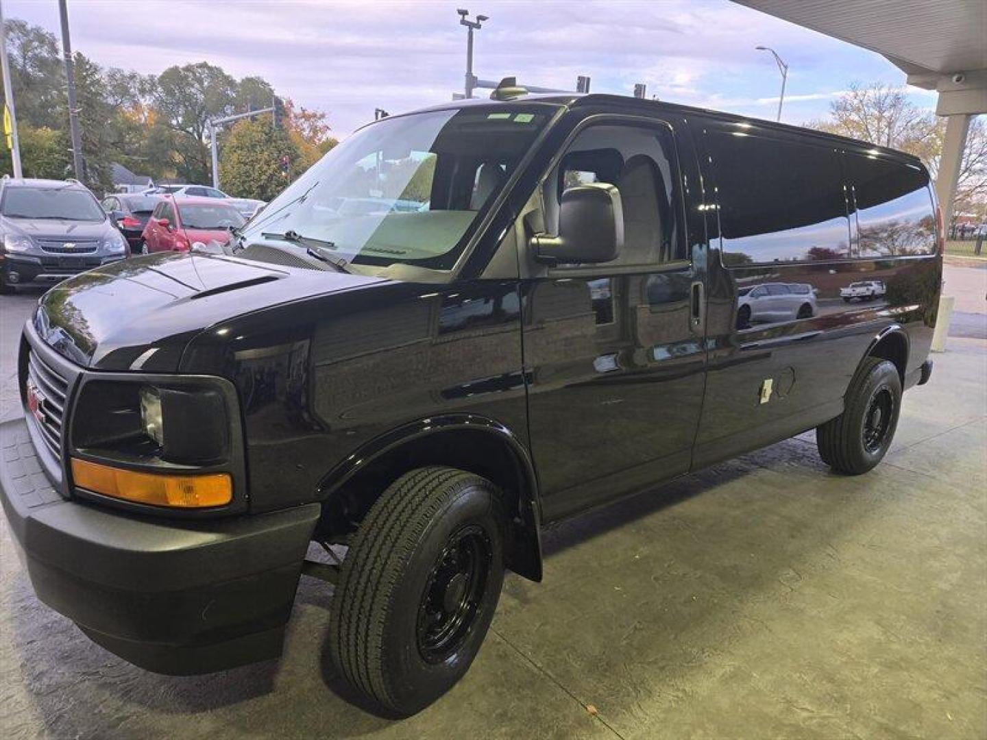 2017 Onyx Black GMC Savana Work Van (1GTW7AFG3H1) with an Vortec 6.0L Flex Fuel V8 342hp 373ft. lbs. engine, Automatic transmission, located at 25355 Eames Street, Channahon, IL, 60410, (815) 467-1807, 41.429108, -88.228432 - Photo#9