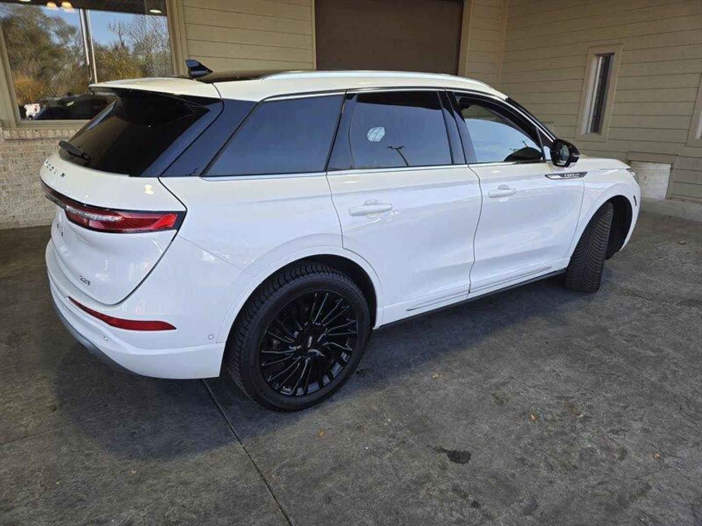 2020 Pristine White Lincoln Corsair Reserve (5LMCJ2DH0LU) with an 2.3L Turbo I4 280hp 310ft. lbs. engine, Automatic transmission, located at 25355 Eames Street, Channahon, IL, 60410, (815) 467-1807, 41.429108, -88.228432 - Introducing the 2020 Lincoln Corsair Reserve! This luxurious SUV is the perfect combination of power and style. Powered by a 2.3L Turbo I4 engine producing 280 horsepower and 310ft. lbs. of torque, this SUV is ready to take you on any adventure you desire. The Pristine White exterior of the Lincol - Photo#3