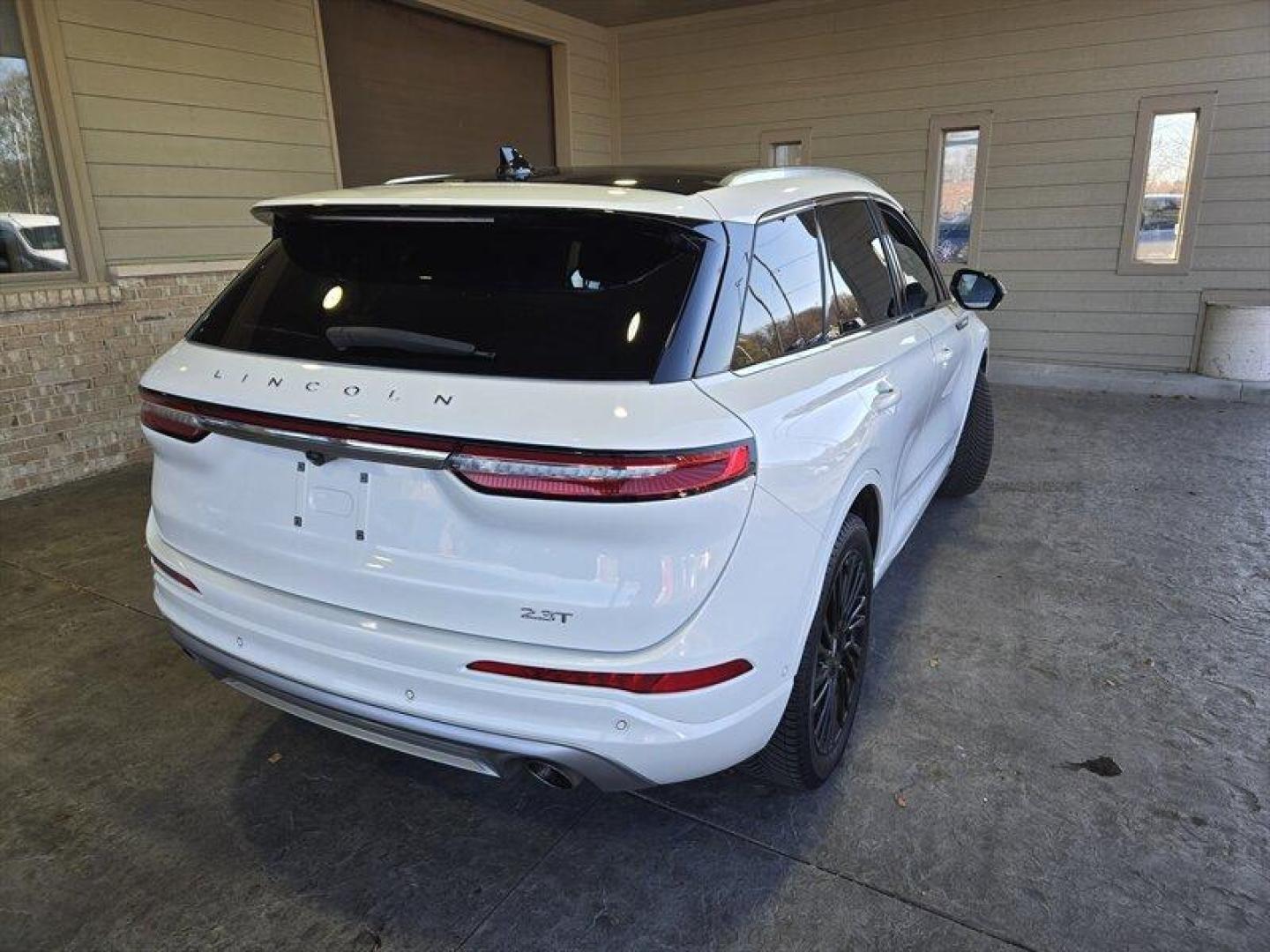 2020 Pristine White Lincoln Corsair Reserve (5LMCJ2DH0LU) with an 2.3L Turbo I4 280hp 310ft. lbs. engine, Automatic transmission, located at 25355 Eames Street, Channahon, IL, 60410, (815) 467-1807, 41.429108, -88.228432 - Introducing the 2020 Lincoln Corsair Reserve! This luxurious SUV is the perfect combination of power and style. Powered by a 2.3L Turbo I4 engine producing 280 horsepower and 310ft. lbs. of torque, this SUV is ready to take you on any adventure you desire. The Pristine White exterior of the Lincol - Photo#4