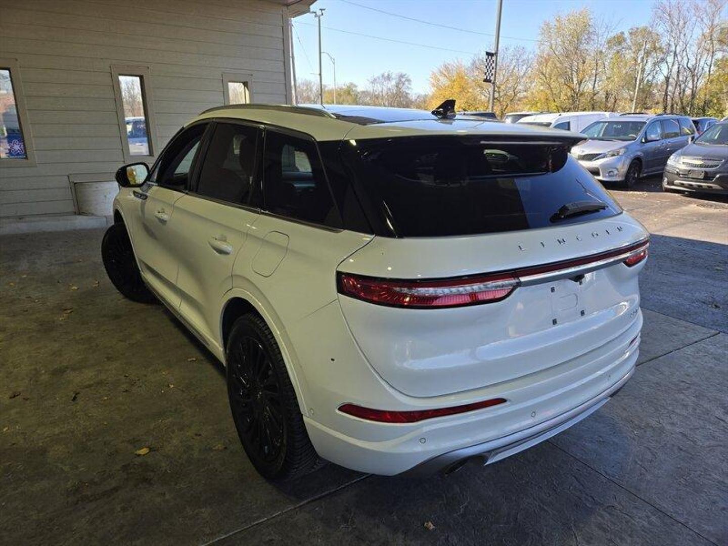 2020 Pristine White Lincoln Corsair Reserve (5LMCJ2DH0LU) with an 2.3L Turbo I4 280hp 310ft. lbs. engine, Automatic transmission, located at 25355 Eames Street, Channahon, IL, 60410, (815) 467-1807, 41.429108, -88.228432 - Introducing the 2020 Lincoln Corsair Reserve! This luxurious SUV is the perfect combination of power and style. Powered by a 2.3L Turbo I4 engine producing 280 horsepower and 310ft. lbs. of torque, this SUV is ready to take you on any adventure you desire. The Pristine White exterior of the Lincol - Photo#6