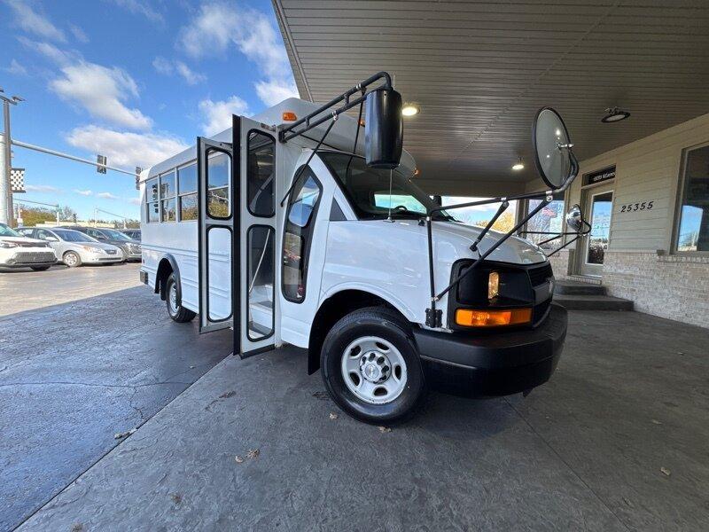 photo of 2008 Chevrolet Express 15 Pass Bus 