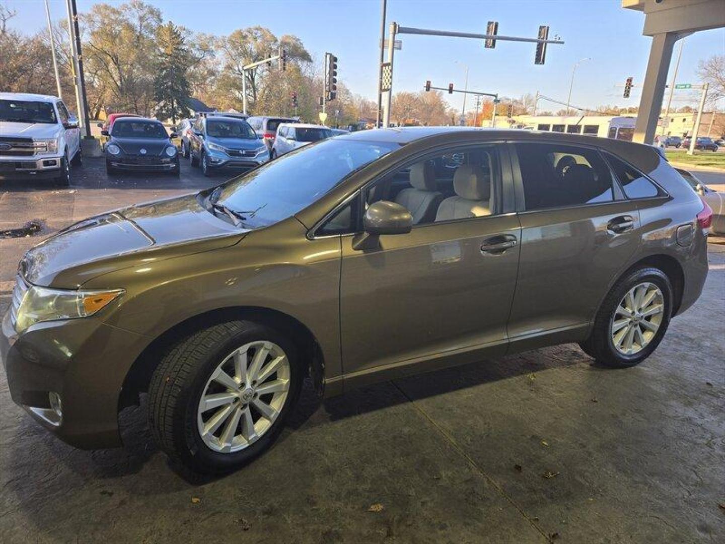 2011 Gold Toyota Venza (4T3ZA3BB9BU) with an 2.7L I4 182hp 182ft. lbs. engine, Automatic transmission, located at 25355 Eames Street, Channahon, IL, 60410, (815) 467-1807, 41.429108, -88.228432 - Photo#7