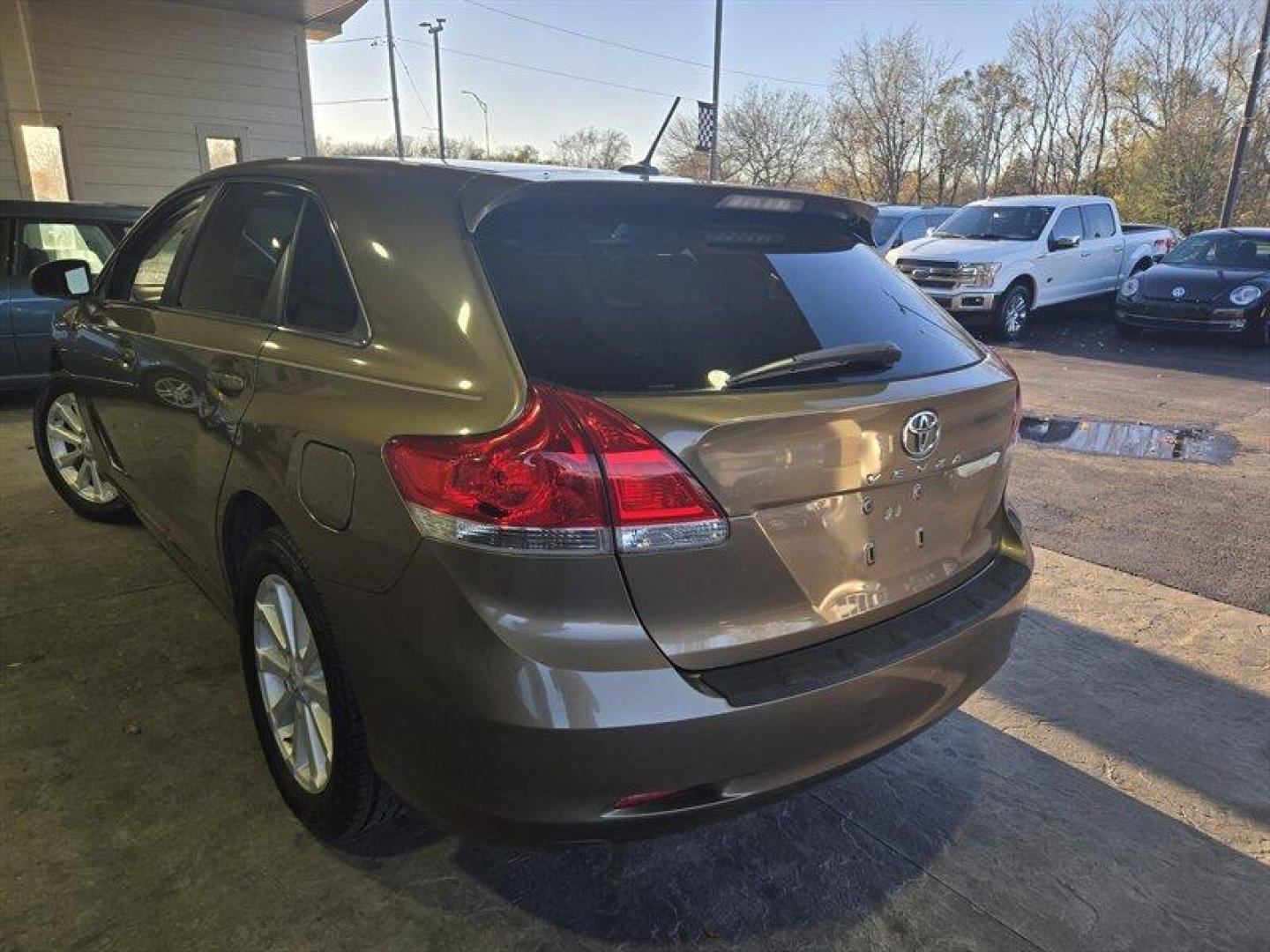 2011 Gold Toyota Venza (4T3ZA3BB9BU) with an 2.7L I4 182hp 182ft. lbs. engine, Automatic transmission, located at 25355 Eames Street, Channahon, IL, 60410, (815) 467-1807, 41.429108, -88.228432 - Photo#3