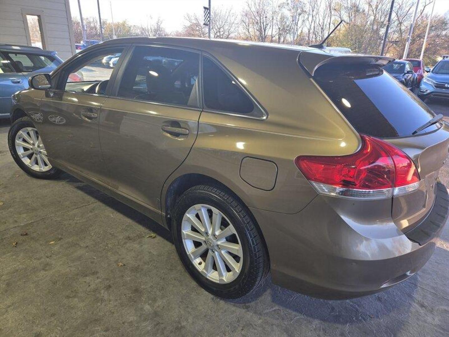 2011 Gold Toyota Venza (4T3ZA3BB9BU) with an 2.7L I4 182hp 182ft. lbs. engine, Automatic transmission, located at 25355 Eames Street, Channahon, IL, 60410, (815) 467-1807, 41.429108, -88.228432 - Photo#4