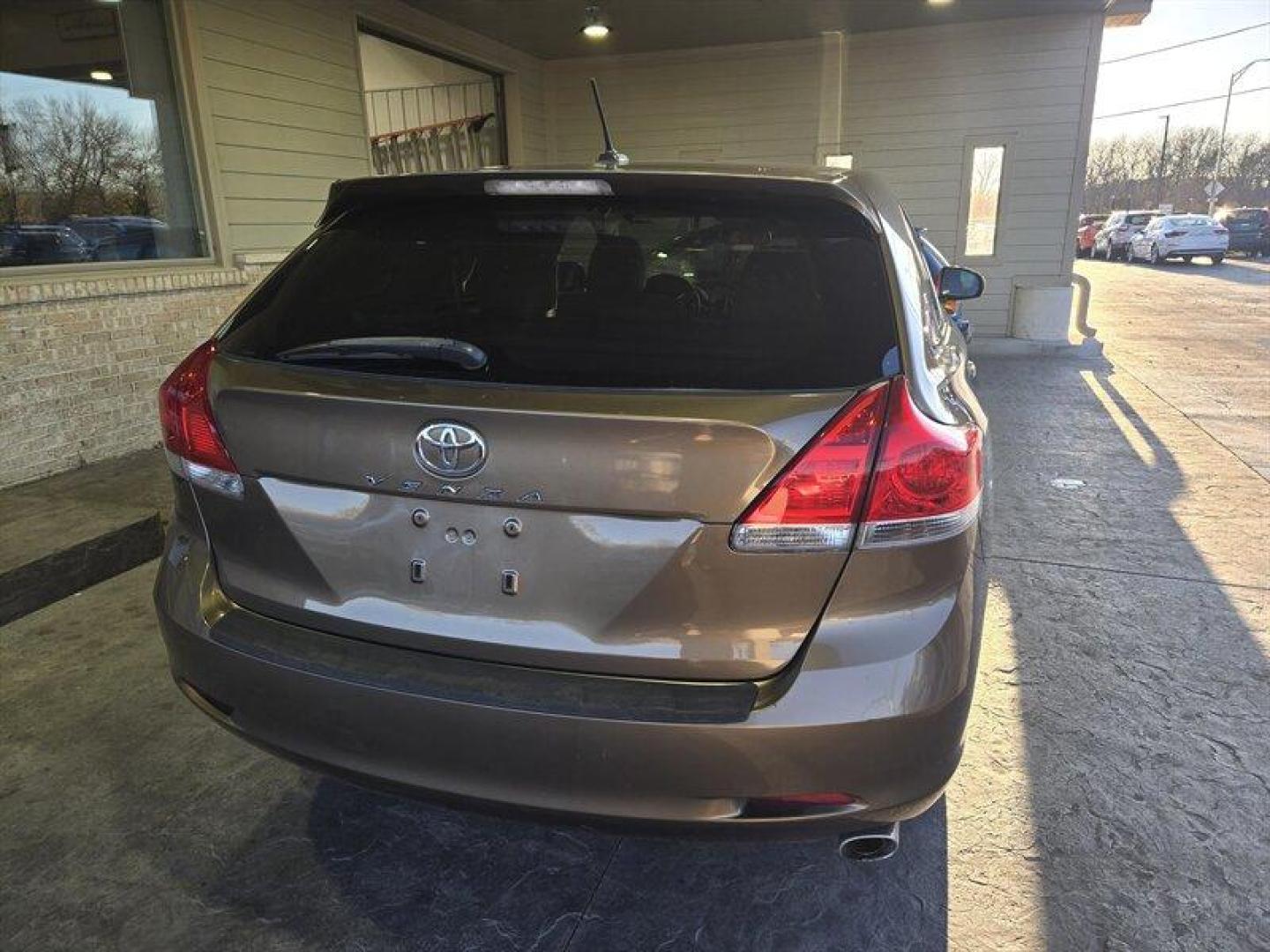 2011 Gold Toyota Venza (4T3ZA3BB9BU) with an 2.7L I4 182hp 182ft. lbs. engine, Automatic transmission, located at 25355 Eames Street, Channahon, IL, 60410, (815) 467-1807, 41.429108, -88.228432 - Photo#5