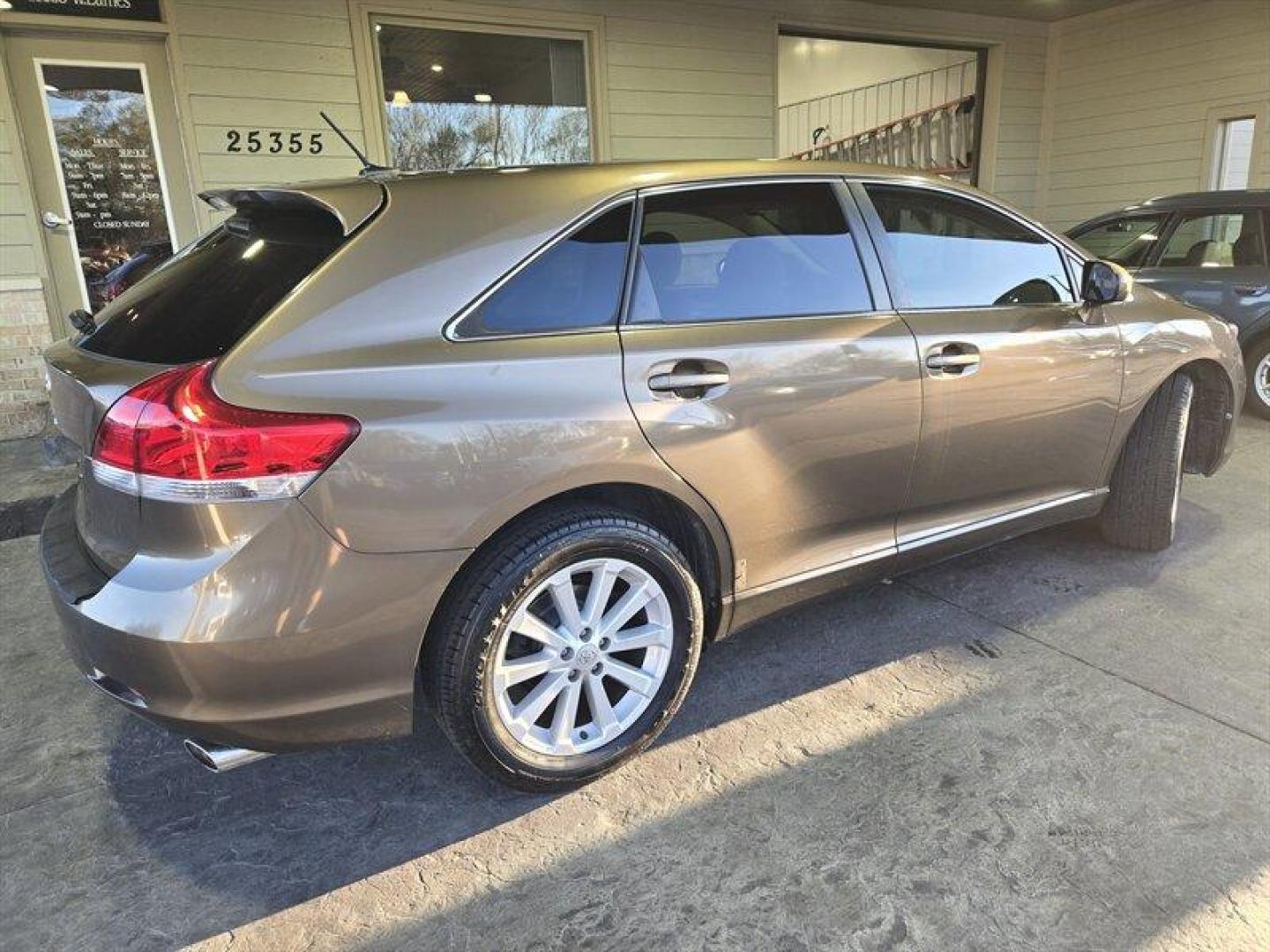 2011 Gold Toyota Venza (4T3ZA3BB9BU) with an 2.7L I4 182hp 182ft. lbs. engine, Automatic transmission, located at 25355 Eames Street, Channahon, IL, 60410, (815) 467-1807, 41.429108, -88.228432 - Photo#6