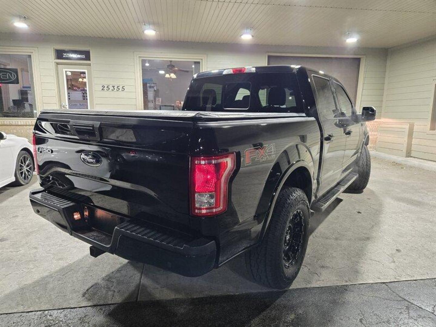 2017 Shadow Black Ford F-150 XLT (1FTEW1EF1HF) with an 5.0L Flex Fuel V8 385hp 387ft. lbs. engine, Automatic transmission, located at 25355 Eames Street, Channahon, IL, 60410, (815) 467-1807, 41.429108, -88.228432 - Introducing the 2017 Ford F-150 XLT, the powerhouse of all trucks! This beast is equipped with a 5.0L Flex Fuel V8 engine that delivers a whopping 385 horsepower and 387ft. lbs. of torque, making it the ultimate choice for all your heavy-duty needs. The exterior of this truck comes in a sleek and s - Photo#4