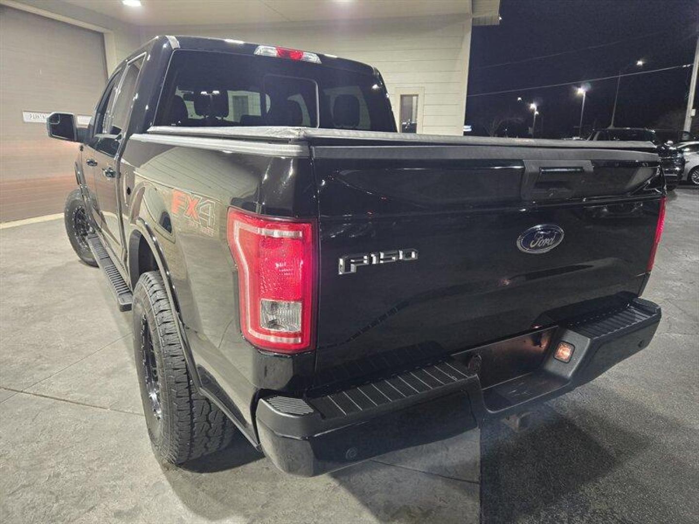 2017 Shadow Black Ford F-150 XLT (1FTEW1EF1HF) with an 5.0L Flex Fuel V8 385hp 387ft. lbs. engine, Automatic transmission, located at 25355 Eames Street, Channahon, IL, 60410, (815) 467-1807, 41.429108, -88.228432 - Introducing the 2017 Ford F-150 XLT, the powerhouse of all trucks! This beast is equipped with a 5.0L Flex Fuel V8 engine that delivers a whopping 385 horsepower and 387ft. lbs. of torque, making it the ultimate choice for all your heavy-duty needs. The exterior of this truck comes in a sleek and s - Photo#6