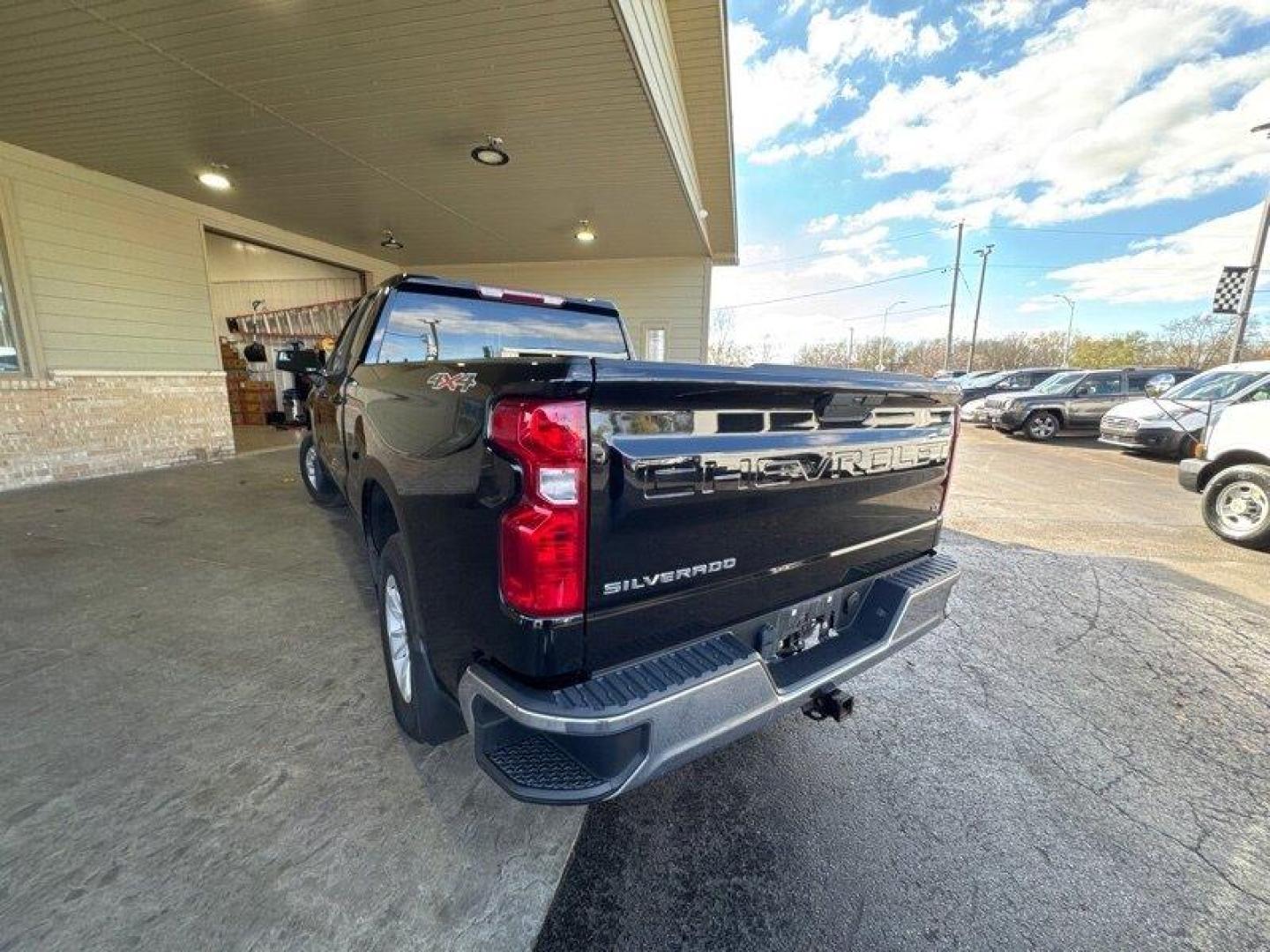 2020 Black Chevrolet Silverado 1500 LT (1GCRYDED5LZ) with an EcoTec3 5.3L V8 355hp 383ft. lbs. engine, Automatic transmission, located at 25355 Eames Street, Channahon, IL, 60410, (815) 467-1807, 41.429108, -88.228432 - Photo#4