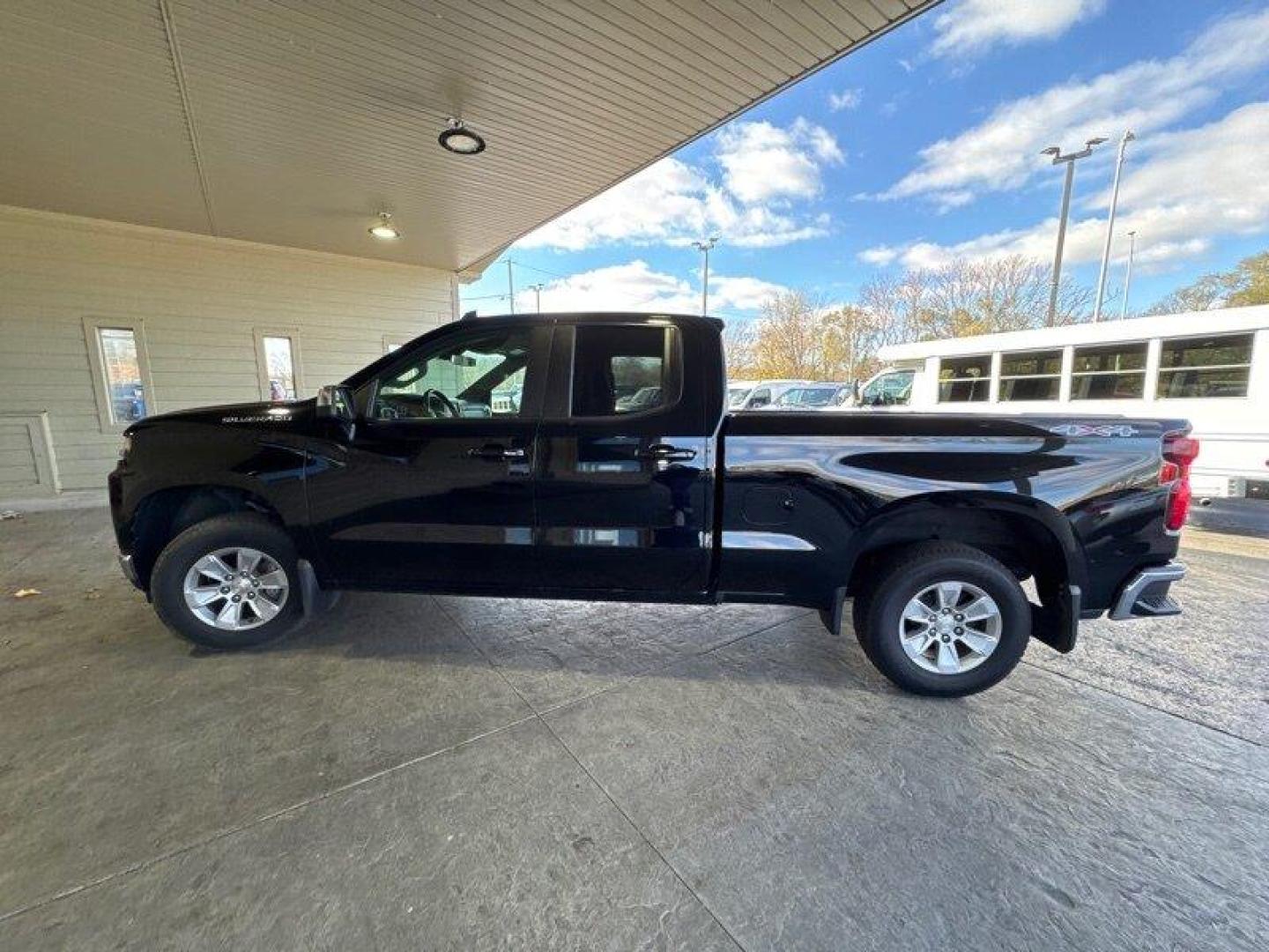 2020 Black Chevrolet Silverado 1500 LT (1GCRYDED5LZ) with an EcoTec3 5.3L V8 355hp 383ft. lbs. engine, Automatic transmission, located at 25355 Eames Street, Channahon, IL, 60410, (815) 467-1807, 41.429108, -88.228432 - Photo#5