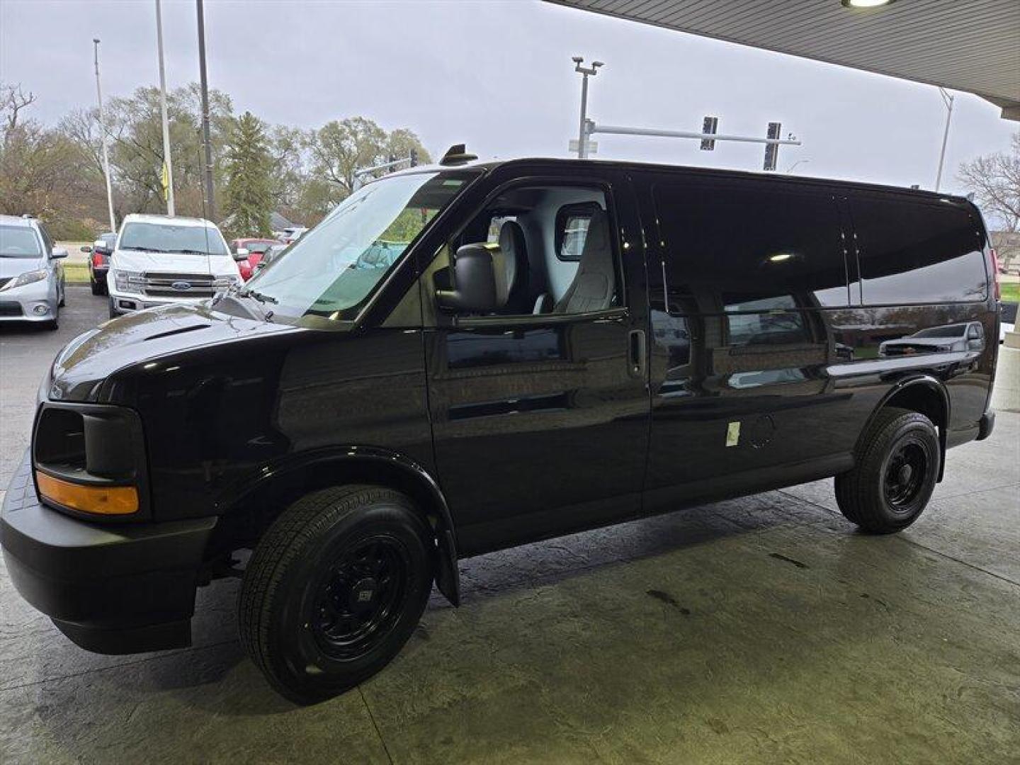 2017 Onyx Black GMC Savana Work Van (1GTW7AFG7H1) with an Vortec 6.0L Flex Fuel V8 342hp 373ft. lbs. engine, Automatic transmission, located at 25355 Eames Street, Channahon, IL, 60410, (815) 467-1807, 41.429108, -88.228432 - ** LOOK AT THE UPFIT IN THE CARGO AREA!!! REAR AC and HEAT, POWER INVERTER, DIAMOND PLATING AND MUCH MORE** Introducing a 2017 GMC Savana 2500 that is the perfect addition to any fleet. This vehicle is powered by a Vortec 6.0L Flex Fuel V8 engine that delivers 342 horsepower and 373 foot-pounds - Photo#9