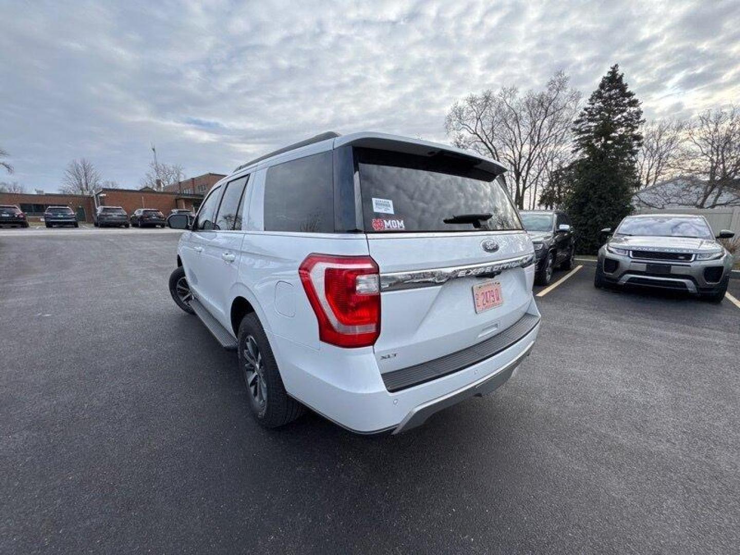 2020 Oxford White Ford Expedition XLT (1FMJU1JT7LE) with an EcoBoost 3.5L Twin Turbo V6 375hp 470ft. lbs. engine, Automatic transmission, located at 25355 Eames Street, Channahon, IL, 60410, (815) 467-1807, 41.429108, -88.228432 - Introducing the 2020 Ford Expedition XLT, a powerful and luxurious SUV that is sure to impress. Powered by a robust EcoBoost 3.5L Twin Turbo V6 engine that delivers 375 horsepower and 470 ft. lbs. of torque, this vehicle is built to handle any challenge on the road. The Oxford White exterior of thi - Photo#4