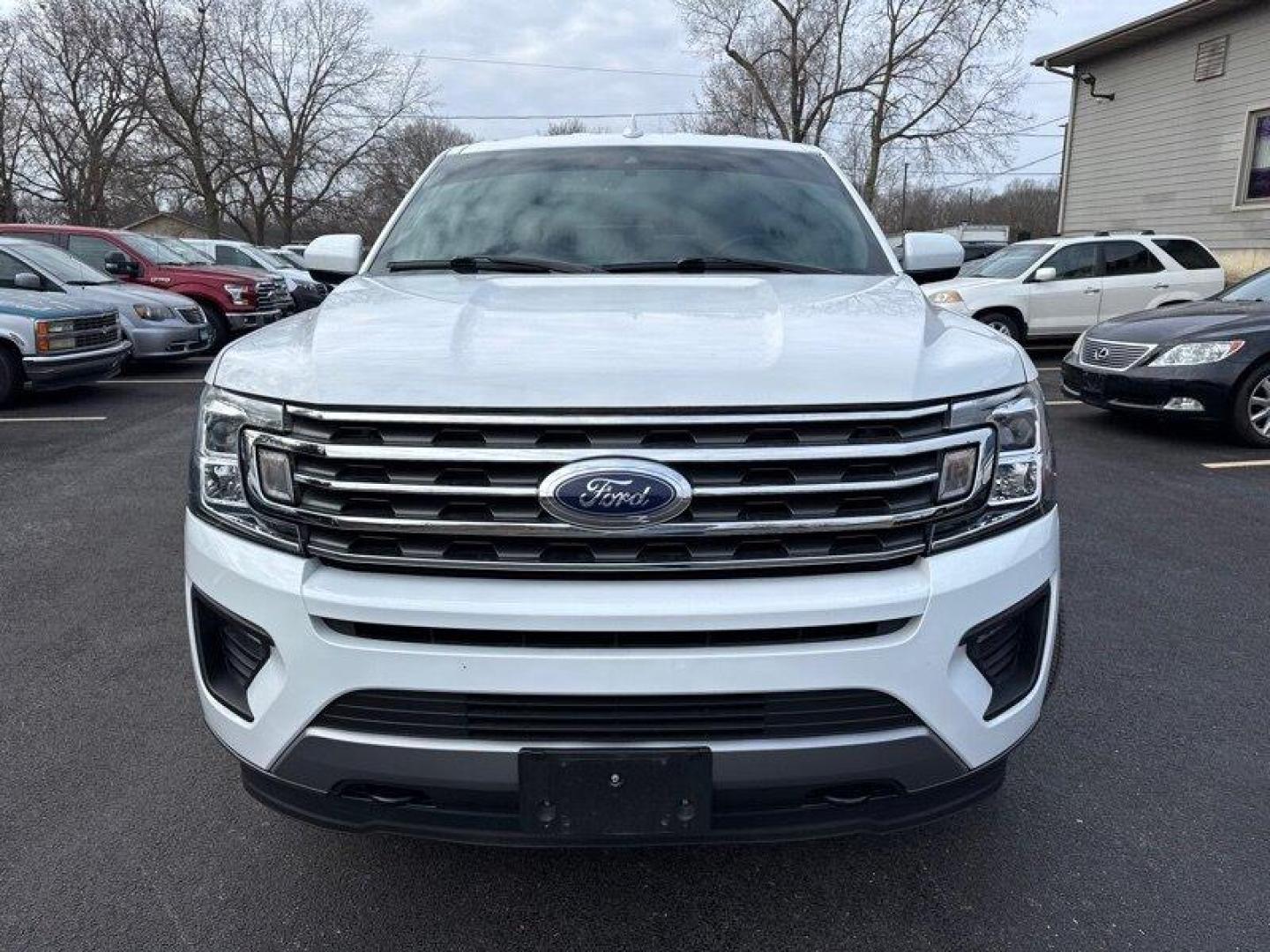 2020 Oxford White Ford Expedition XLT (1FMJU1JT7LE) with an EcoBoost 3.5L Twin Turbo V6 375hp 470ft. lbs. engine, Automatic transmission, located at 25355 Eames Street, Channahon, IL, 60410, (815) 467-1807, 41.429108, -88.228432 - Introducing the 2020 Ford Expedition XLT, a powerful and luxurious SUV that is sure to impress. Powered by a robust EcoBoost 3.5L Twin Turbo V6 engine that delivers 375 horsepower and 470 ft. lbs. of torque, this vehicle is built to handle any challenge on the road. The Oxford White exterior of thi - Photo#7