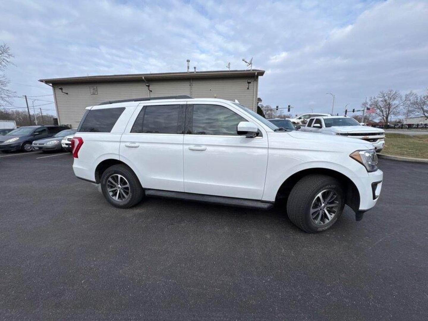 2020 Oxford White Ford Expedition XLT (1FMJU1JT7LE) with an EcoBoost 3.5L Twin Turbo V6 375hp 470ft. lbs. engine, Automatic transmission, located at 25355 Eames Street, Channahon, IL, 60410, (815) 467-1807, 41.429108, -88.228432 - Introducing the 2020 Ford Expedition XLT, a powerful and luxurious SUV that is sure to impress. Powered by a robust EcoBoost 3.5L Twin Turbo V6 engine that delivers 375 horsepower and 470 ft. lbs. of torque, this vehicle is built to handle any challenge on the road. The Oxford White exterior of thi - Photo#1